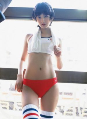 她唇之下