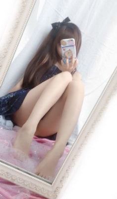 两个上面一个吃下边电影